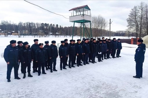 В Московской областной противопожарно-спасательной службе прибавилось первоклассных специалистов 👨🏻‍🚒nnВчера в учебном центре #Мособлпожспас в поселке Малаховка Люберецкого округа прошла аттестация работников на квалификацию «пожарный 1 класса» 🚒nn#Огнеборцы продемонстрировали комиссии знания теории и практические навыки в таких дисциплинах, как 👇🏻nn✅ вязка двойной спасательной петли с надеванием ее на пострадавшего,n✅ закрепление веревки за конструкцию, n✅ преодоление лабиринта, включившись в аппараты на сжатом воздухе